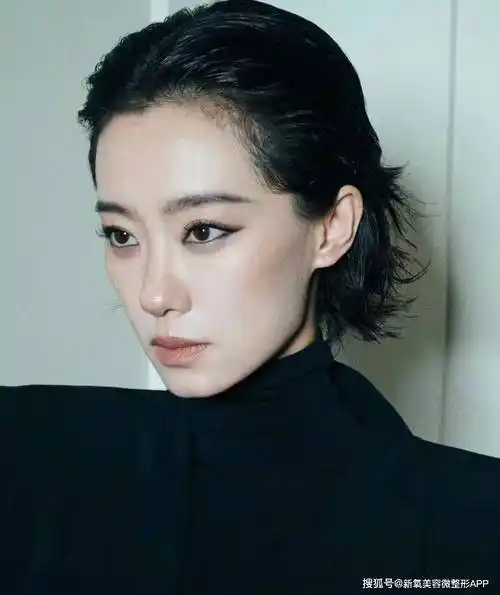 左脸小白花右脸黑莲花,姐看起来智商一百八