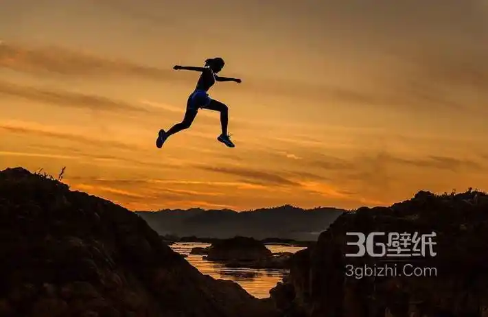 跑步运动中的欧美女人唯美摄影写真图片1