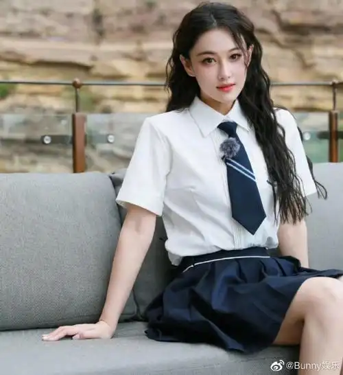 张馨予小学时期的童年照,原装美女,从小美到大的美人胚子