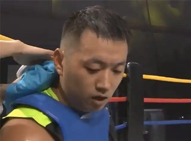 药水哥对战拳击手影流之主现身支招立刻让他的胜算增加3倍