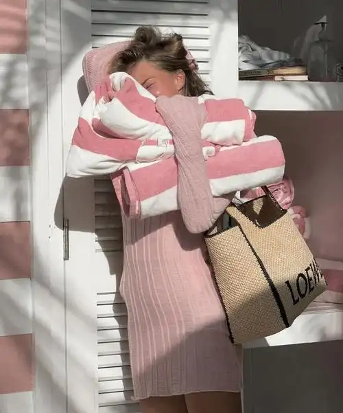 今年春天流行晨起慵懒风