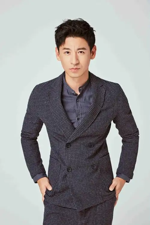 钱泳辰新版写真曝光完美诠释型男风尚