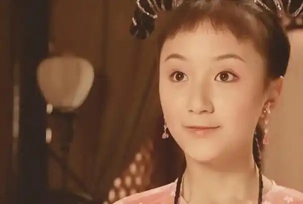 她就是在《龙门镖局》中扮演吕青橙的那位,同时也是黄轩曾经宣布的前