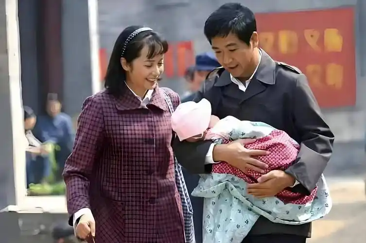 张国立蒋雯丽,演绎金婚50年,展现普通夫妻生活光影