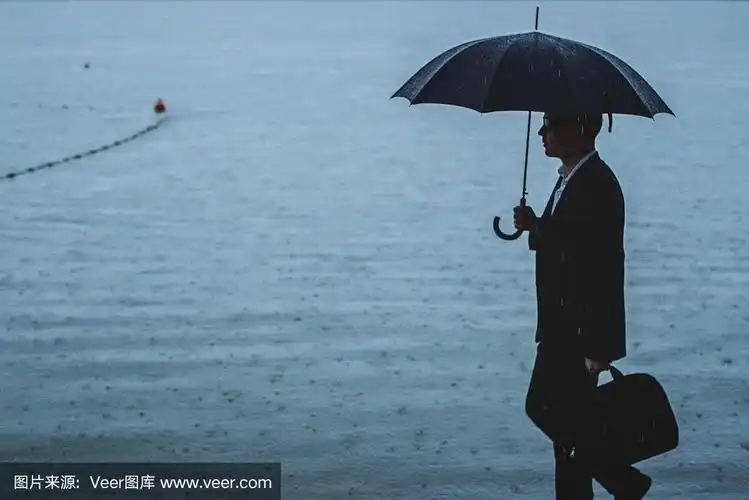 帅气的男人穿着西装,在雨中撑着伞