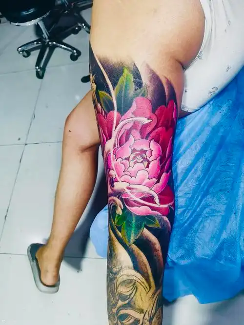 大腿添加牡丹_纹身图案手稿图片_大山的纹身作品集