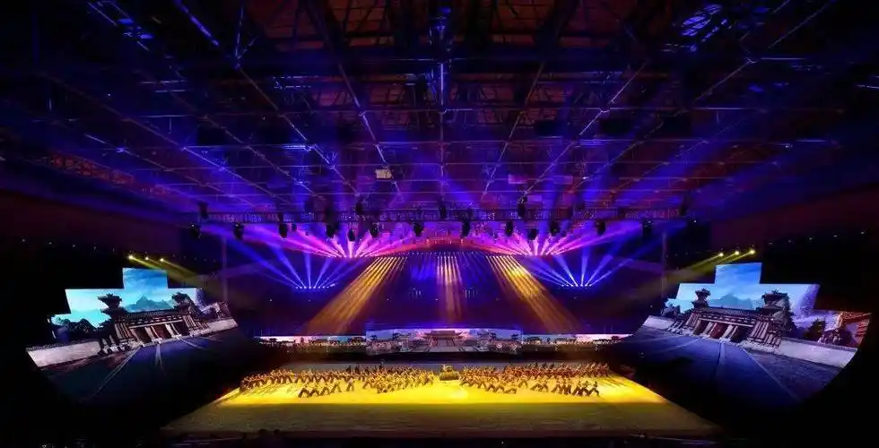 市戏剧传承中心作为此次开幕式的执行单位,总导演,总设计肖鸿斌介绍