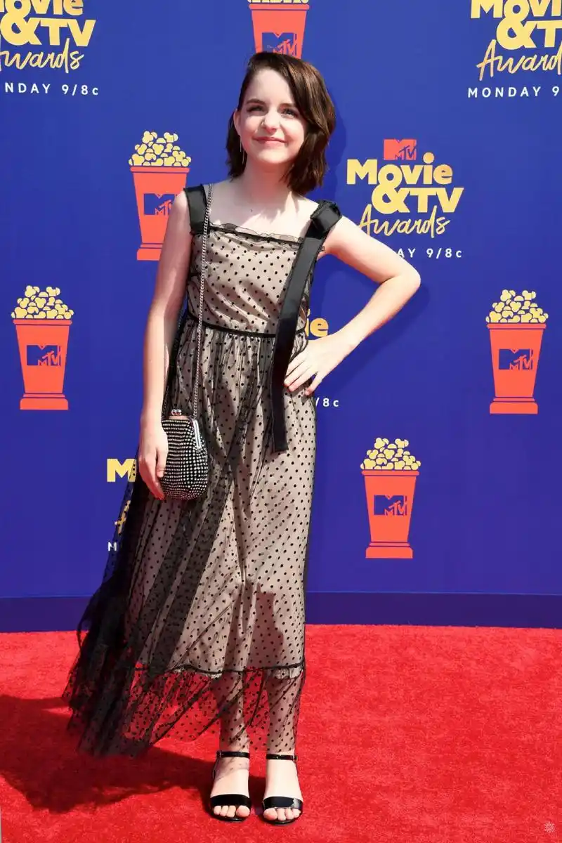 13岁麦肯娜格瑞丝亮相红毯美国队长怀中的天才少女长大了