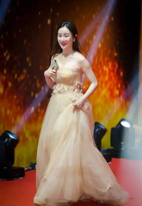 张檬取出假体,敢于晒出素颜亮出真实的自己,自然才是最美的!