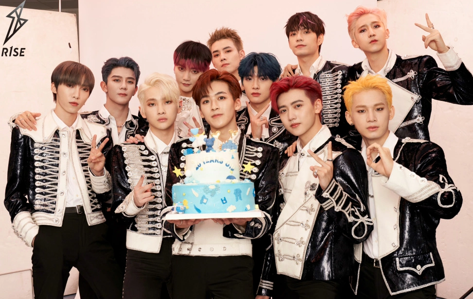 值得一提的是,选秀团r1se也曾经办过全国巡演.