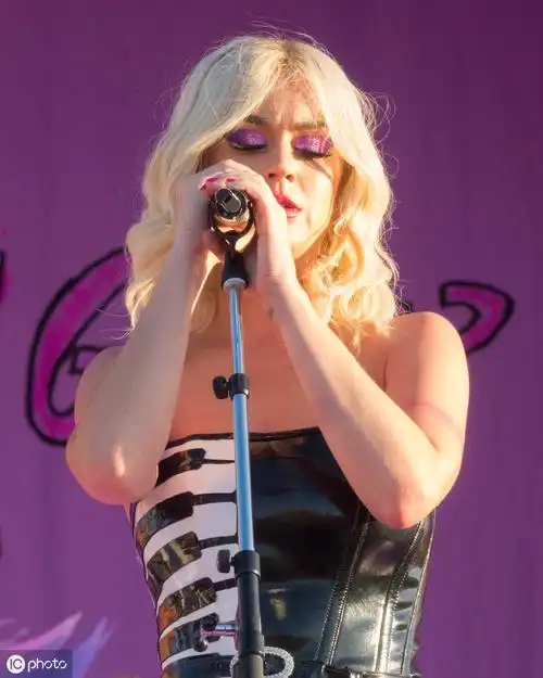 美国著名女歌手凯蒂佩里献唱新奥尔良爵士文化音乐节