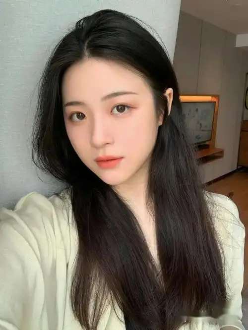 在生活中,化妆已经成为每个女人必备的技能,女人们对于美都有一样的