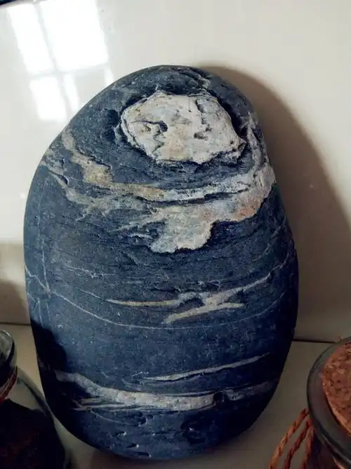 每隔不久,就和朋友去岷江河边去捡石头,惊喜满满.