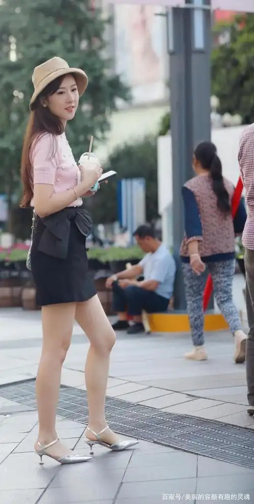 重庆步行街上火辣辣的美女实拍