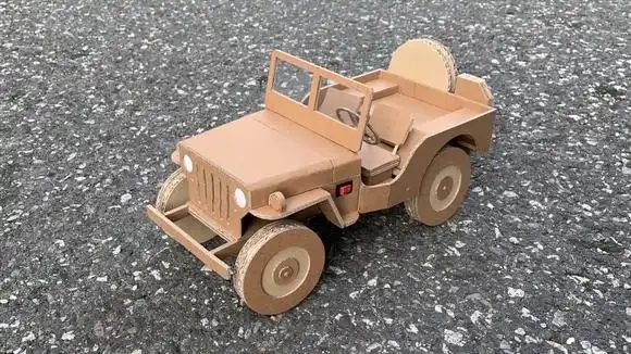 达人用纸板制作军用敞篷吉普车,跑起来真的快,还带遥控功能-生活视频