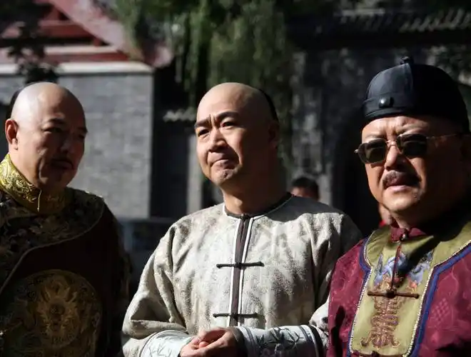 《铁齿铜牙纪晓岚》铁三角再聚首上演回忆杀,为何刚坐下就开始抢戏?