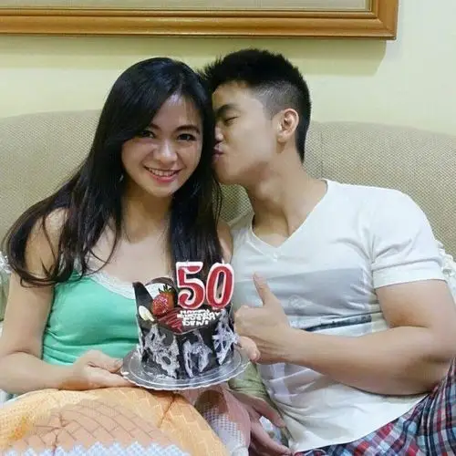 50岁的妈妈竟然会被误会是儿子的女朋友?你怎么看?