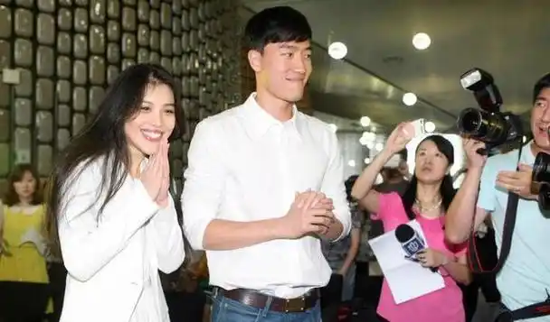 离婚8年后,再看刘翔和葛天,他们的生活,一个天上,一个地下