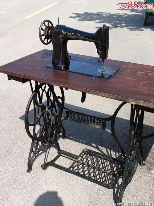 民国时期美国胜家脚踏式缝纫机保存完好值得收藏