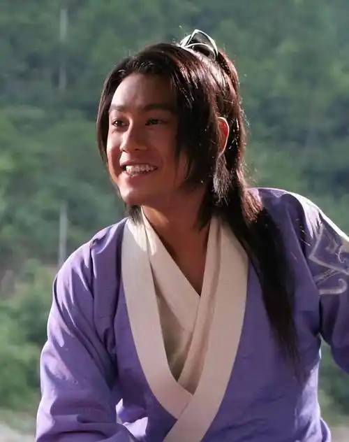 比如当初在正当红的时候,朱孝天就曾经出演了一个版本的"楚留香",但是