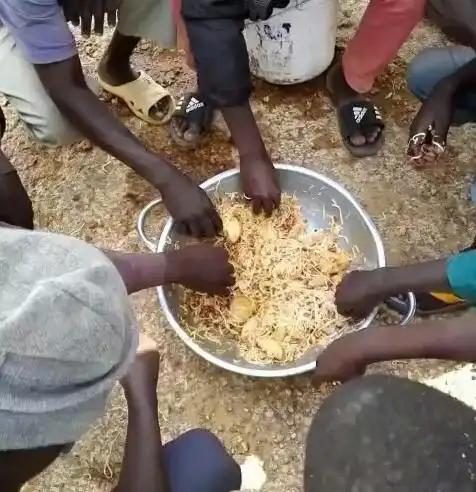 实拍 非洲人吃的午餐 看完后我觉得自己很幸福