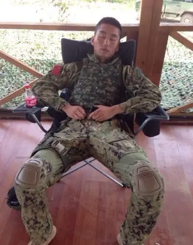 我是特种兵之火凤凰演员拍摄搞笑花絮照