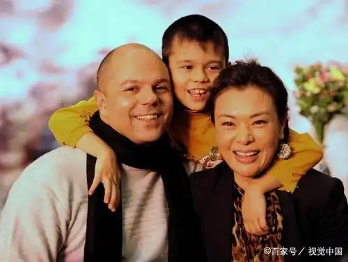 史可二婚老公罕见曝光,大光头身材魁梧,身价过亿还是富二代