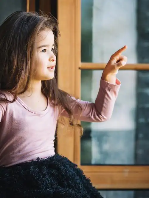 一个特别漂亮的中德混血儿小美女