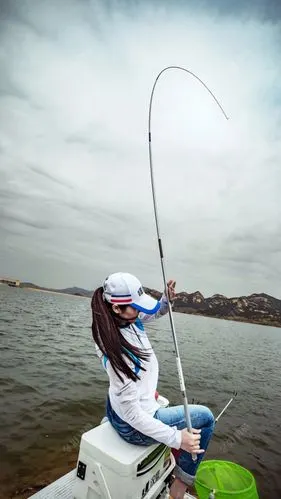 组团垂钓虽夺冠,大雨突袭太狼狈 - 好钓鱼