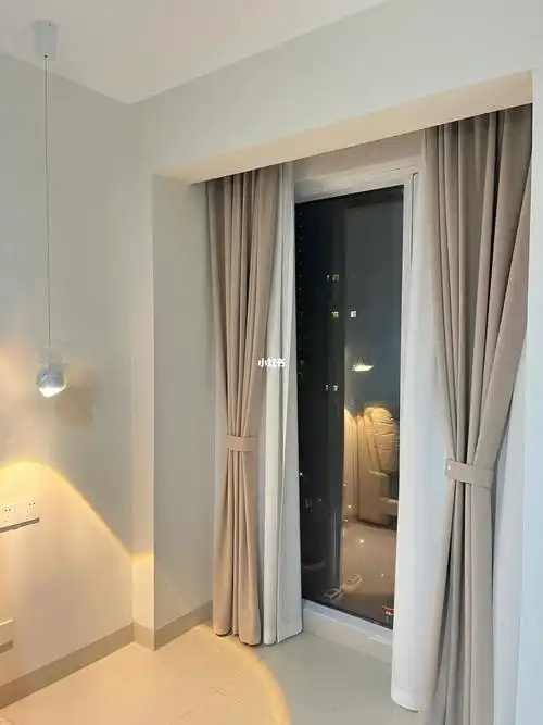 用的窗帘同款帘子也算协调师傅安装完天已经黑了,期待白天效果#装修