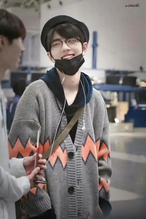 肖战 #机场穿搭  #一眼沦陷  太酷了!我又发一次 - 抖音