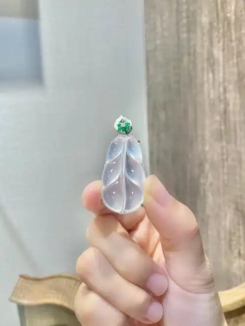 高冰翡翠叶子吊坠,我的心头好!超级漂亮!