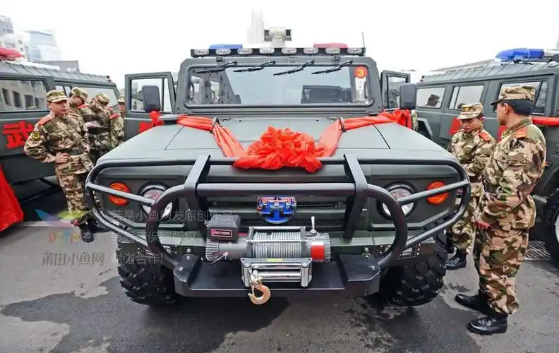 [小汽车] 国产"枭龙"越野车交付武警部队