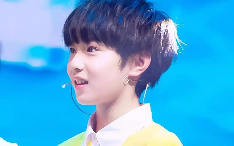 西南最帅小学生刘耀文图片 刘耀文为什么叫西南最帅小学生