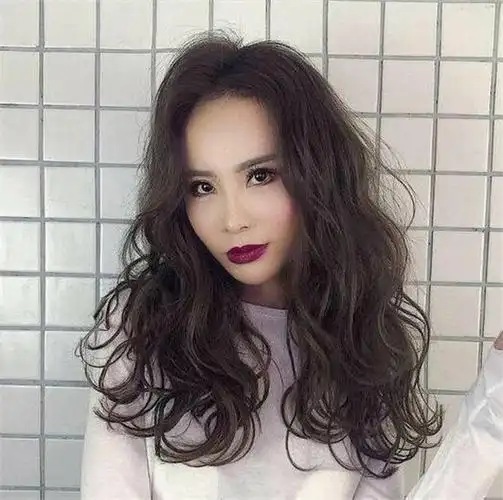 现在最流行直长发烫发,直长发烫发怎么样好看?_飘逸直发_女生发型大全