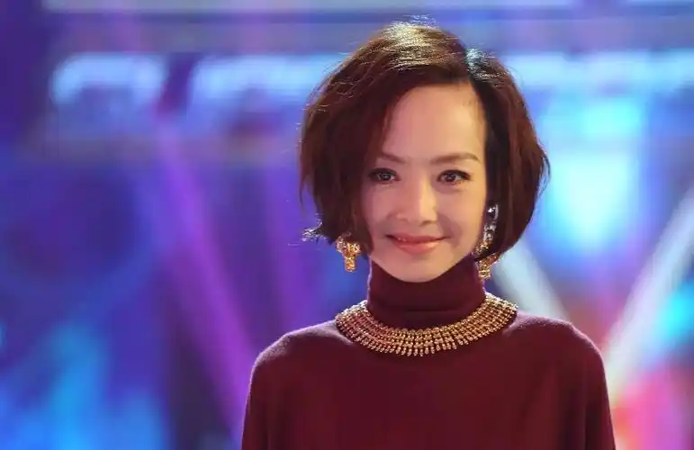 鲁豫换发型美成"郭碧婷"!放弃老式bobo头她用了15年,原因竟是
