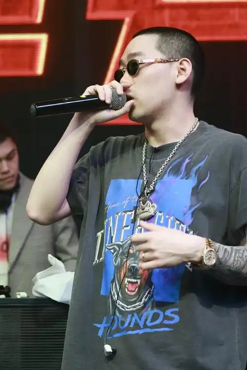 弹壳danko[超话]# 20210409 hang zho. 来自刘嘉裕的大金链子 - 尾