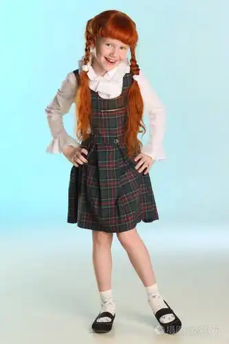 这位年轻的女学生8岁.