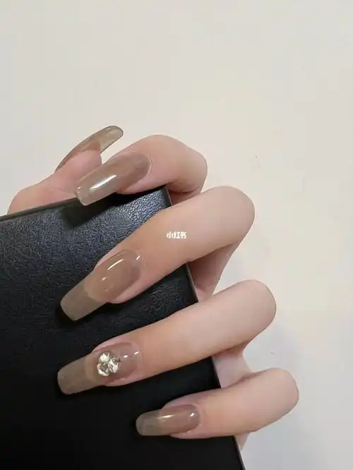 美甲分享冰透奶茶色