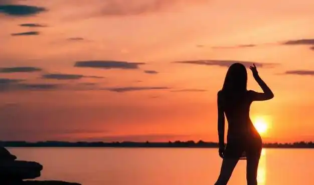 "你追我才花三万就心疼了,真是渣男""对不起,我配不上