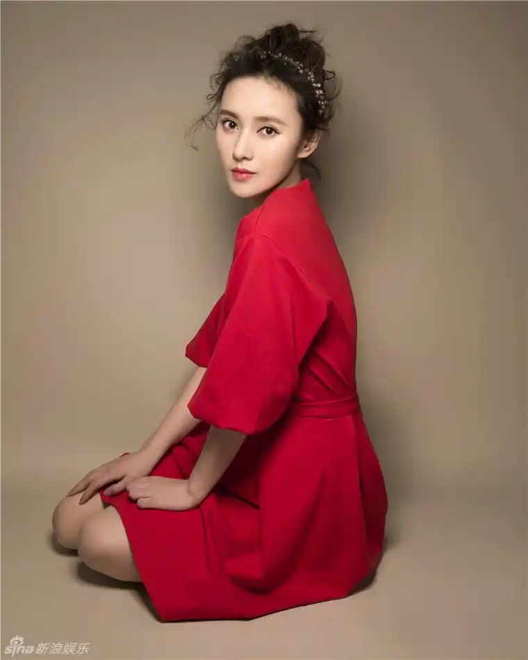 杨祖青红裙复古