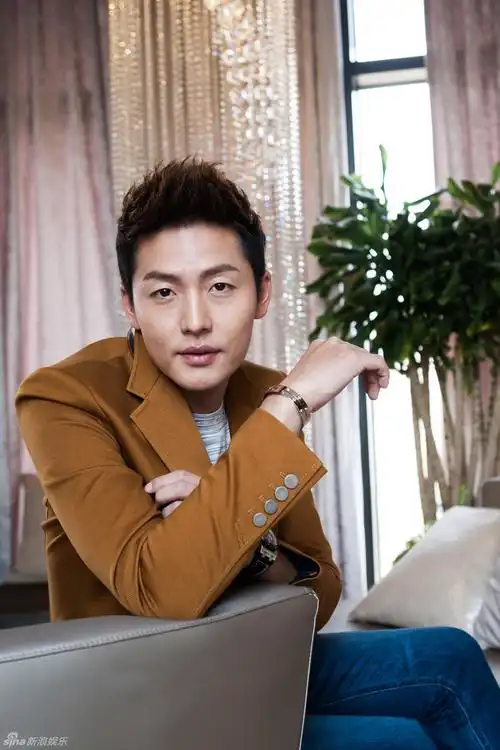 【2013.03.22】【明星】对话李廷镇变中国通 爱烤鸭喜欢林志玲