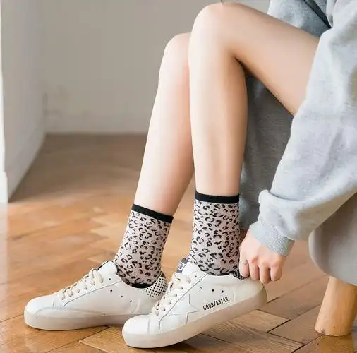 秋冬新款 日系爆款网红学院风豹纹全棉女士中筒小腿潮袜 厂家批发