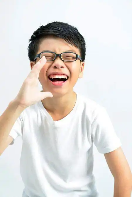 "00后小张杰"余家辉 推出首支mv《我很忙》