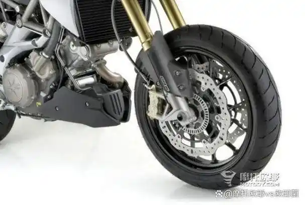 中南车轮就不用多说了,哈雷,宝马,北极星,凯旋,用的都是它家轮毂,无论