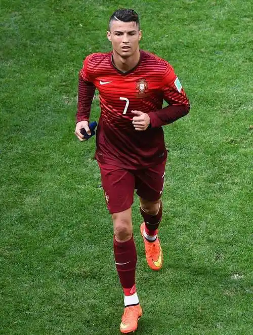 再见了c罗!葡萄牙老帅被胜利冲昏头脑,弃用c罗,导致葡萄牙出局-度小视