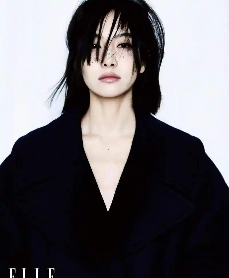 宋茜Ⅹ《elle》8月刊双封面大片,封面服装分别来自chanel和alexander