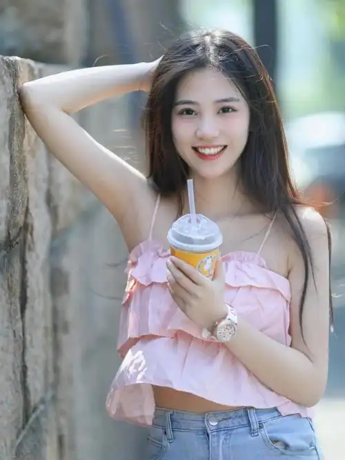 最近,有个很火的"小姐姐",被广大网友称作"甜美可爱"