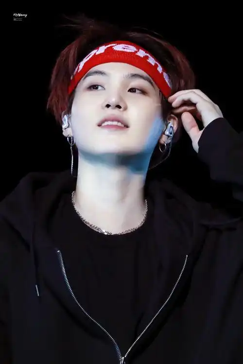 闵玧其suga (发带boy)