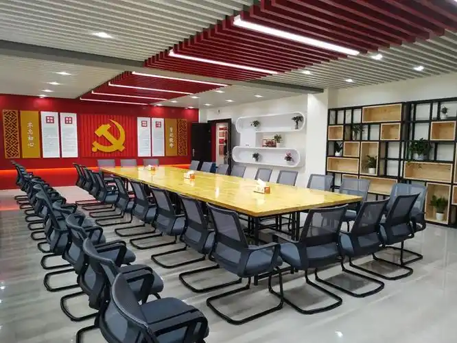 校党委书记龚建立副书记符宁平为机械与能源工程学院党员之家匠心空间